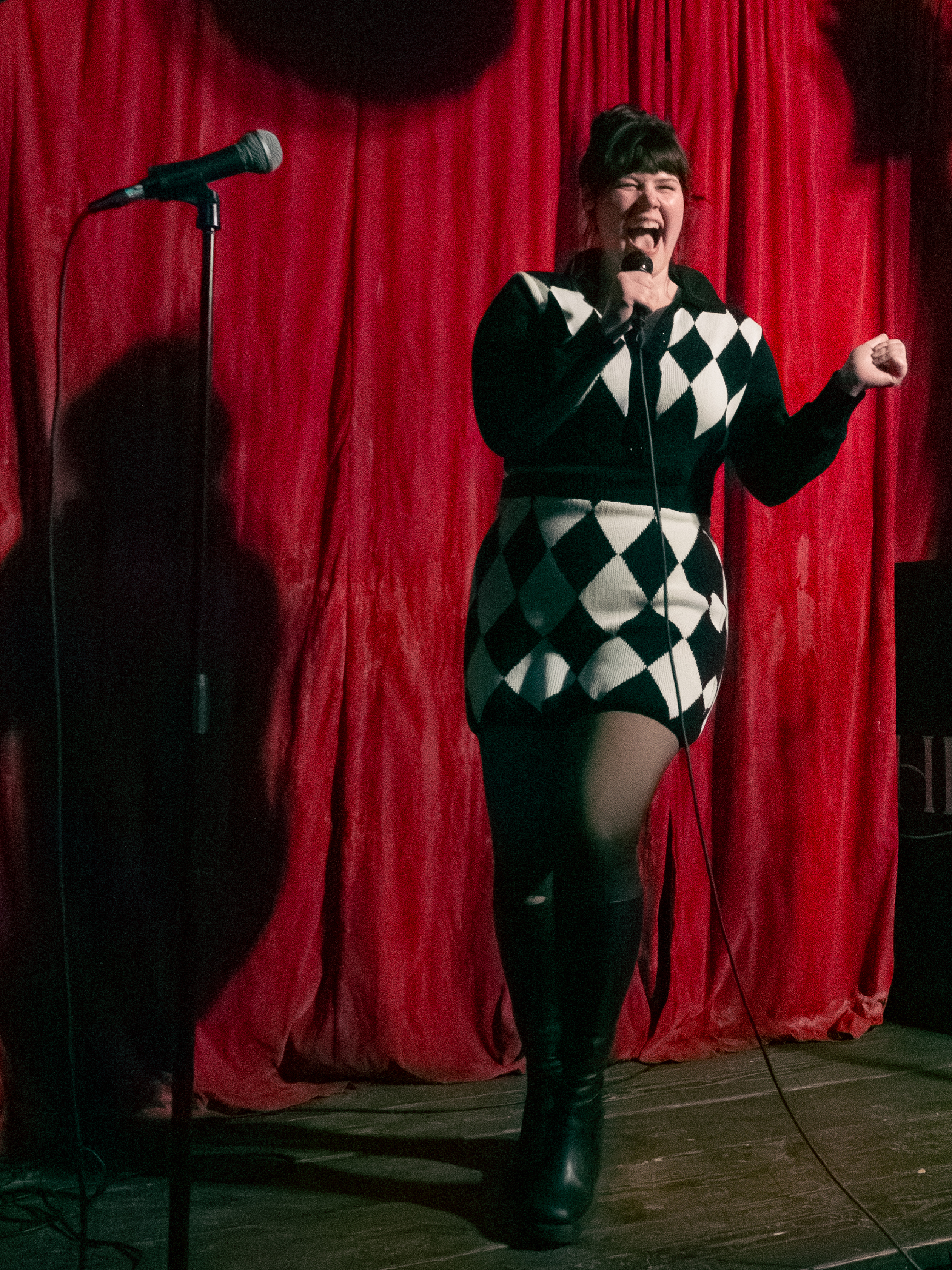 Wide shot of Jessie Lee on stage